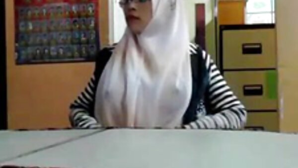 MILF سبزه تنومند بیدمشک خوشمزه خود را توسط نوجوان خالکوبی خورده می کلیپ های سکسی گروهی کند.