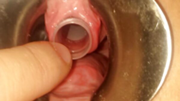 رفیق، بلوند ناخوشایند را فیلم سکسی دسته جمعی در حالت سگی روی دوربین pov دریل می کند