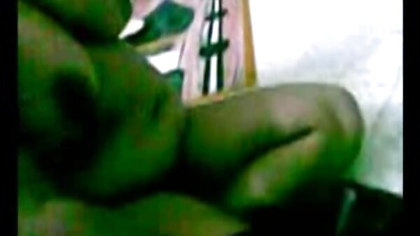 فی رامپتون، دانلود فیلم سکسی گروهی ماساژور آب دهان، سینه‌های بزرگ داغ لعنتی خود را نشان می‌دهد