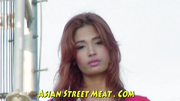 BBW لولا که به خوبی انباشته فیلم های سکسی گروهی شده است، در مقابل وانکر برانگیخته خودارضایی می کند