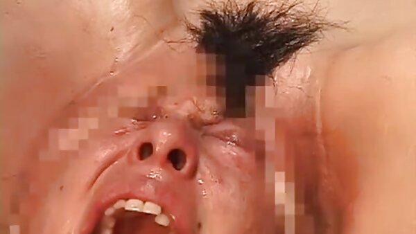 سارا فیلم سکس تجاوز گروهی جی، فاحشه بی تنه، در حال سرگرمی جنسی با آقای پیت