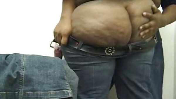 عزیزم سبزه خشن BF خود را فیلم سکسی گروهی خشن با BJ بخاردار در سالن ماساژ خوشحال می کند