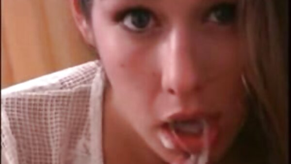 ساندرا سانچز اشتها آور فیلم سوپر سکسی گروهی در مسابقه سه نفری لزبین شرکت می کند